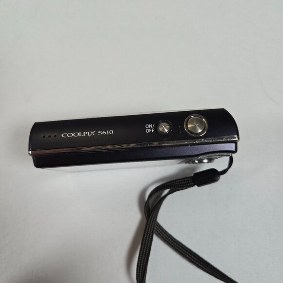 Nikon Coolpix S610 10 MP Digital Camera With 4x Zoom PARTS REPAIR ONLY - Picture 2 of 9